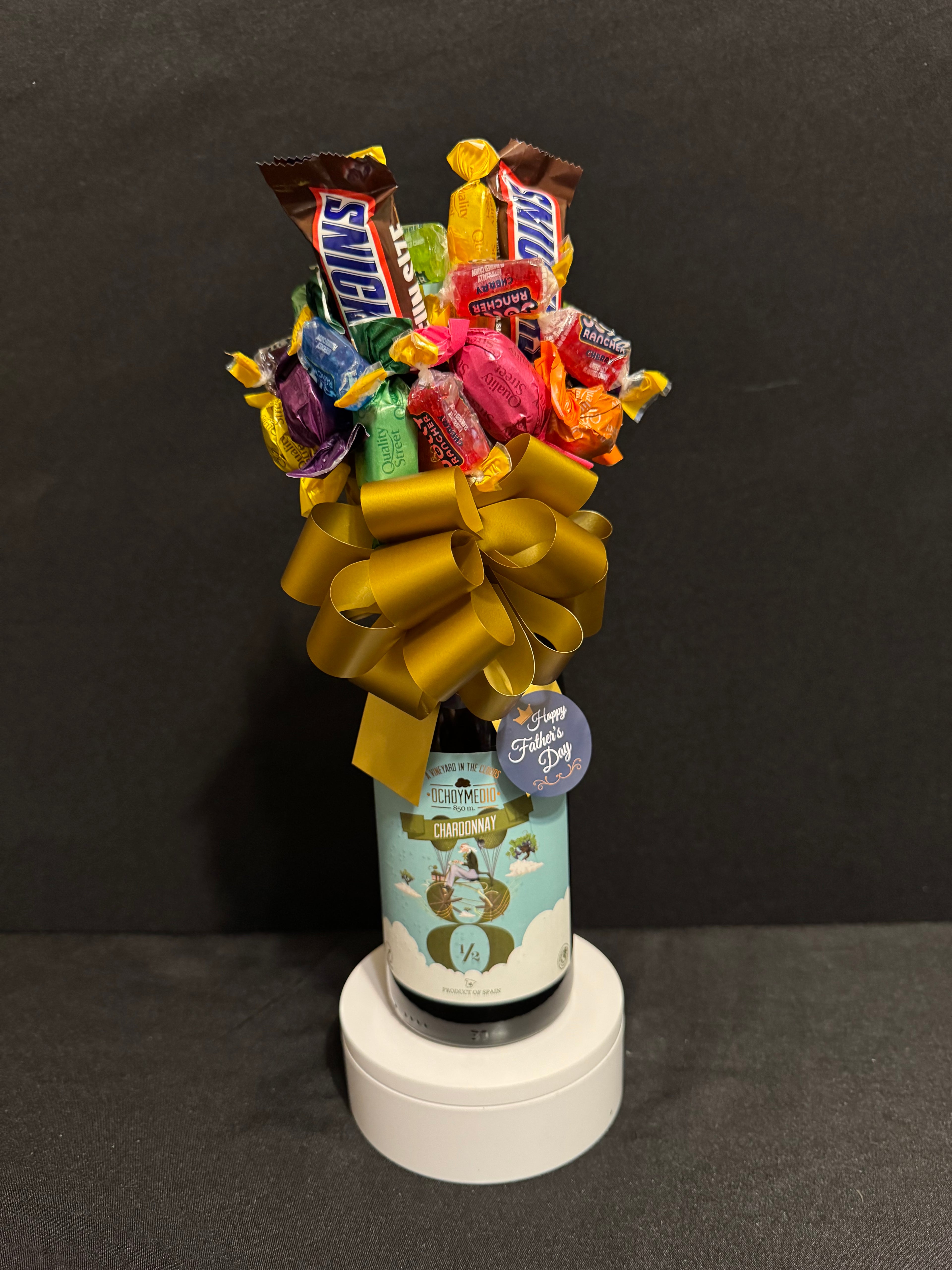 Father’s Day OCHOYMEDIO Spanish Chardonnay & Sweet Treat Luxe Bouquet